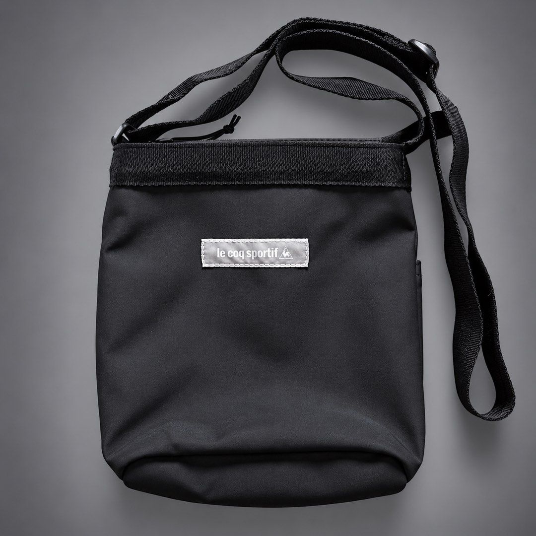 LE COQ SPORTIF BODY BAG (Category: Sling Bags) located in Taguig. Submitted by clarrk95 (Listing ID 1465614352, Image 1). Description: Le Coq Sportif Body Bag Height: 9inches Width: 8inches PRICE: ₱600 ONLY! ✅ very good condition ✅ add shipping fee ✅ ignoring LP inquiry Shipping: Lalamove | J&T | LBC Location: Taguig📍 Payment: Gcash | Bank | Cash DM for more detailed pics.📩.