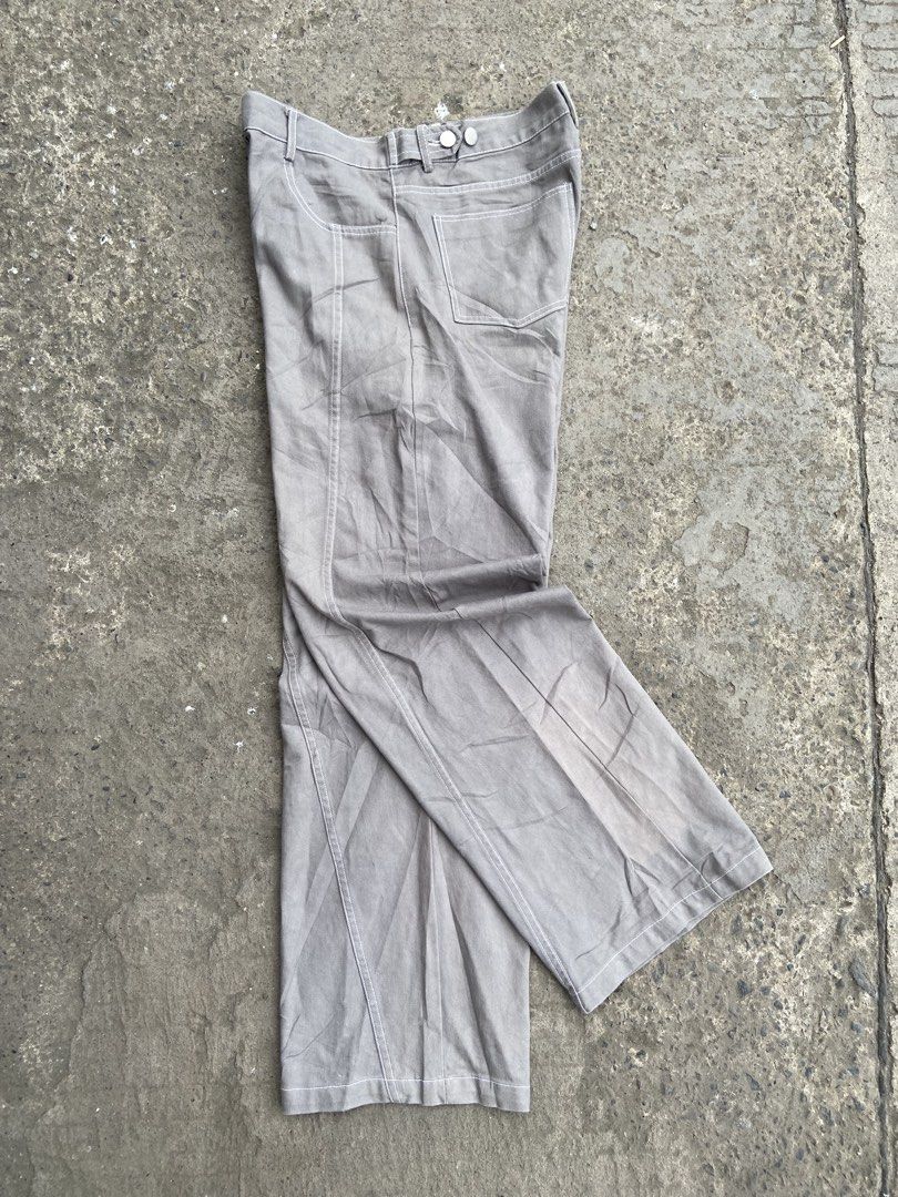 LE REVE SEOUL BAGGY PANTS (Category: Jeans) located in Davao. Submitted by re.wornn (Listing ID 1465586044, Image 3). Description: •WAIST30 LENGHT38 THIGH10 HEM8 •EXCELLENT CONDITION 🏷️350 ADD SHIP 📩DM.