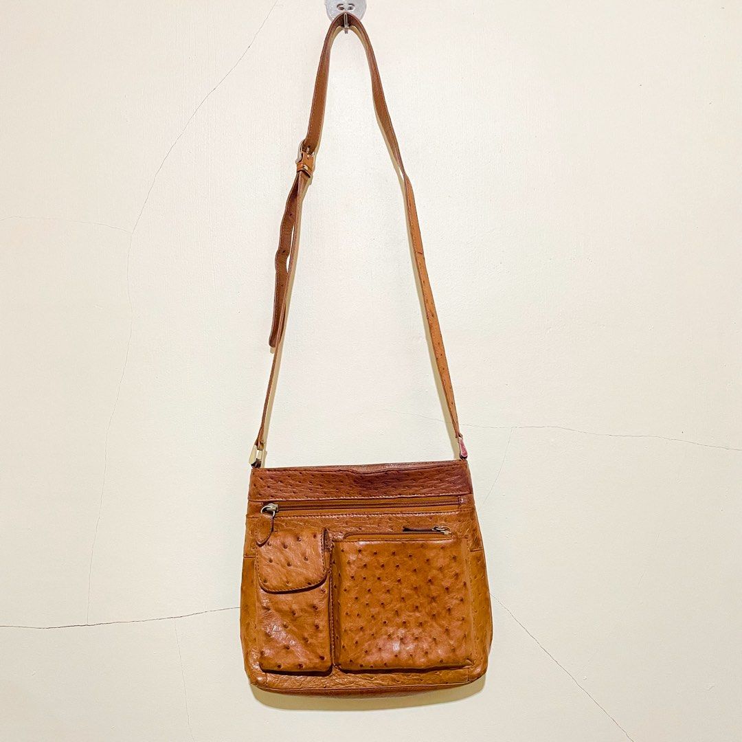 Leather Bag (Category: Cross-body Bags) located in Candon. Submitted by melowph (Listing ID 1465581486, Image 1). Description: .