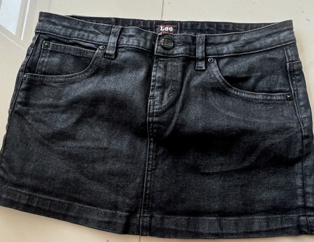 Lee Black Skirt (Category: Skirts) located in Los Banos. Submitted by carbonar_abi (Listing ID 1465615992, Image 1). Description: Got this secondhand RFS: Too big for my size Never worn.