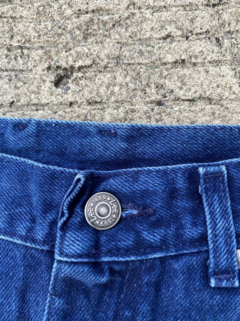 LEE JEANS (Category: Jeans) located in Cebu City. Submitted by arsenyong (Listing ID 1465709787, Image 3). Description: Waist:26-28 Length :39 Hem :6.5 Thigh:12 Very good condition No issue Need wash only .