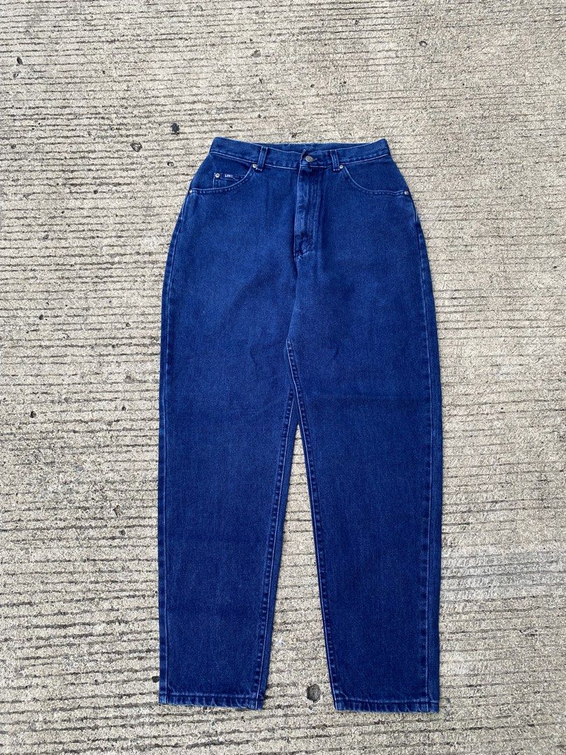 LEE JEANS (Category: Jeans) located in Cebu City. Submitted by arsenyong (Listing ID 1465709787, Image 2). Description: Waist:26-28 Length :39 Hem :6.5 Thigh:12 Very good condition No issue Need wash only .