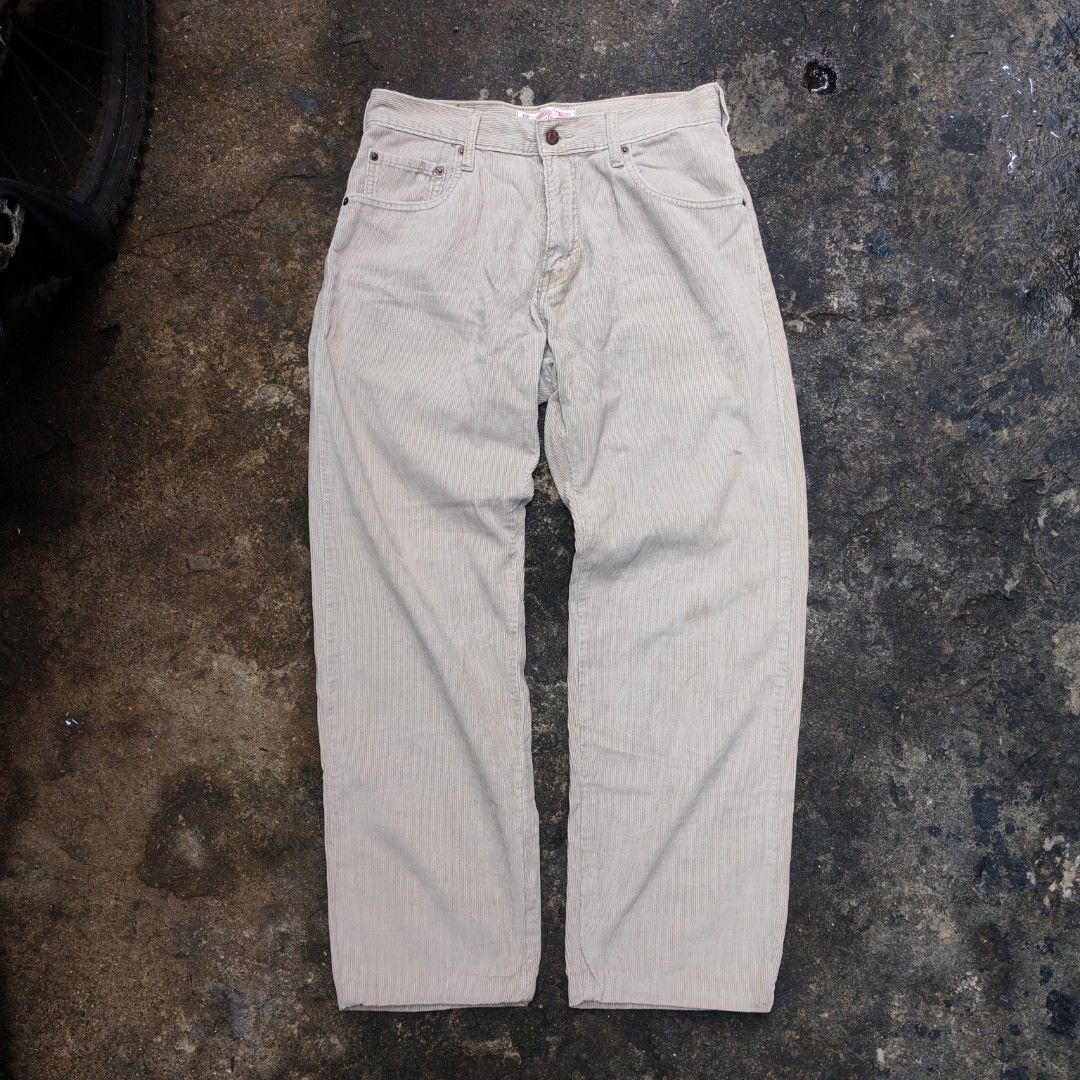 Levi Strauss & Co Pants (Category: Jeans) located in Manila. Submitted by thrifttriplangnigio (Listing ID 1465666494, Image 2). Description: LEVI STRAUSS & CO PANTS CORDUROY TYPE Excellent Condition Good As New size: W- 30- 31 L- 38 900 shipped around metro manila only MOD: JNT EXPRESS MOP: GCASH / UB BANK LOC: NORTH CALOOCAN📍 DM ME IF INTERESTED OR MAKE AN OFFER.