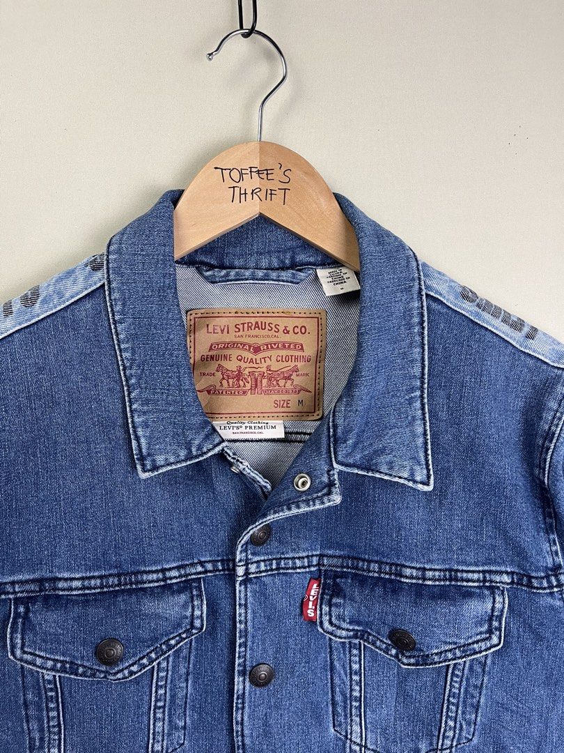 Levi's (Category: Coats, Jackets and Outerwear) located in Malaybalay. Submitted by toffee_s_thrift0.1 (Listing ID 1465752722, Image 3). Description: ✨ Tagged Size: M 📏 Actual Measurement: W21.5 × L27 📌 Made in China 📌 Button closure 📌 4 front pockets 📌 Unique sleeve stripe detail 📌 Medium blue denim wash 📌 Elasticized cuffs 📌 Nice structured fit Condition: Good pre-loved condition. Please check all photos for actual condition and details
