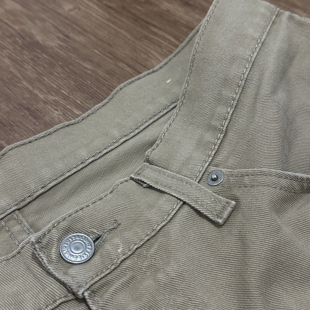 Levis 505 Shorts (Category: Shorts) located in Calamba. Submitted by dripparadise.archive (Listing ID 1465749779, Image 2). Description: Levis 505 Shorts - In good condition Waistline: 36” Length: 20” Need wash only 680+ Shipping fee.