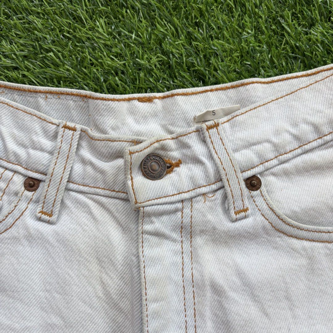 Levi’s 512 high waist shorts (Category: Shorts) located in Legazpi City. Submitted by lover0se (Listing ID 1465663851, Image 2). Description: Levi’s 512 high waist shorts • slim fit • lightly used with minor issue (unnoticeable) • 13.5” flat lay waist.