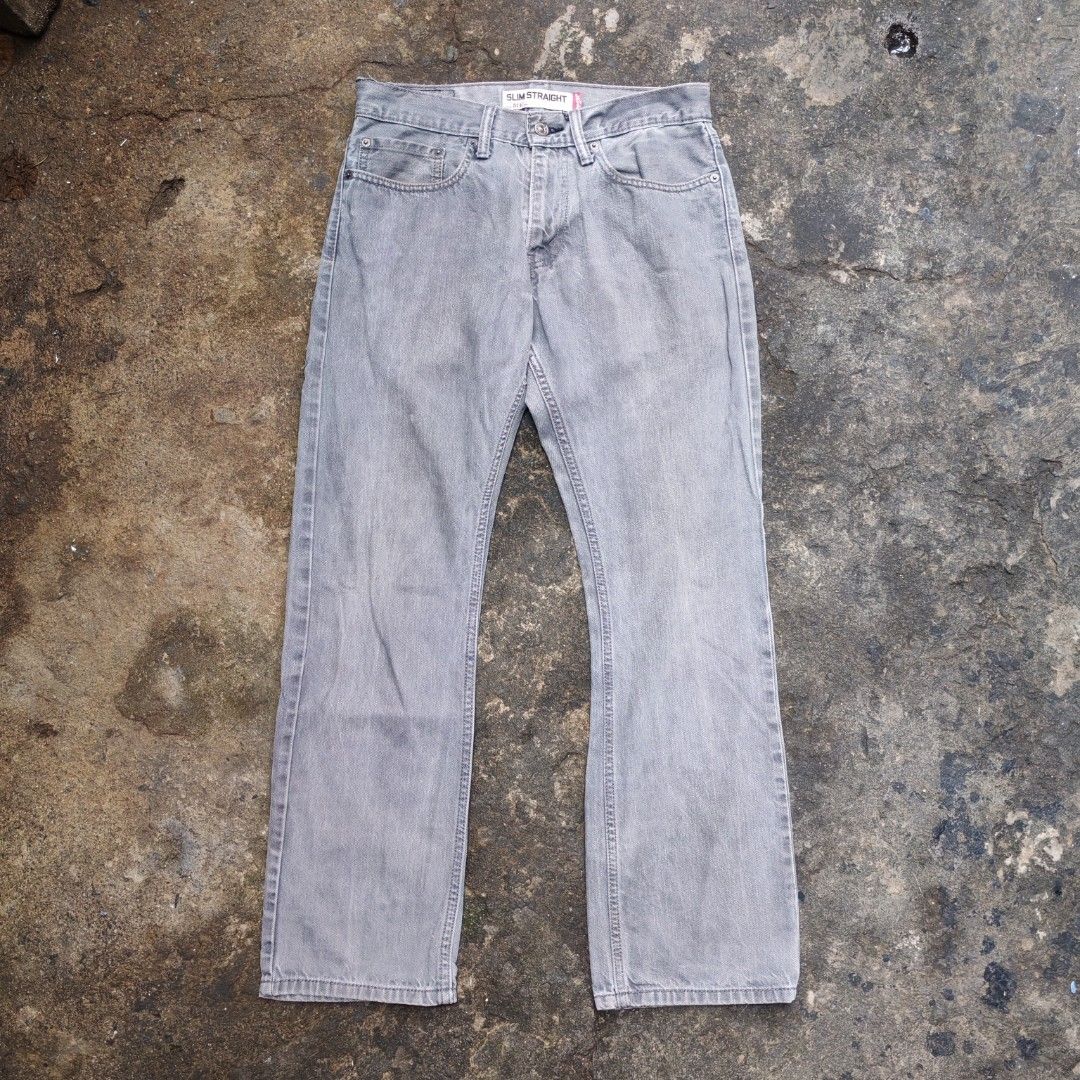 Levi's 514 pants (Category: Jeans) located in Manila. Submitted by thrifttriplangnigio (Listing ID 1465669026, Image 2). Description: Levi's 514 Excellent Condition size: 30x 31 on tag 850 shipped around metro manila only MOD: JNT EXPRESS MOP: GCASH LOC: NORTH CALOOCAN📍 DM ME OR MAKE AN OFFER IF INTERESTED.