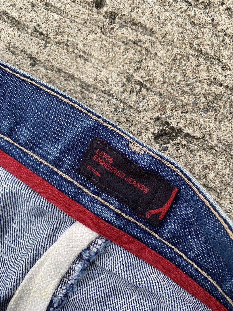 LEVIS ENGINEERED PANTS (Category: Jeans) located in Cebu City. Submitted by arsenyong (Listing ID 1465709417, Image 3). Description: Waist:30-32 Length :39 Hem :8 Very good condition Issue: sign of usage NASA pic na ang details .