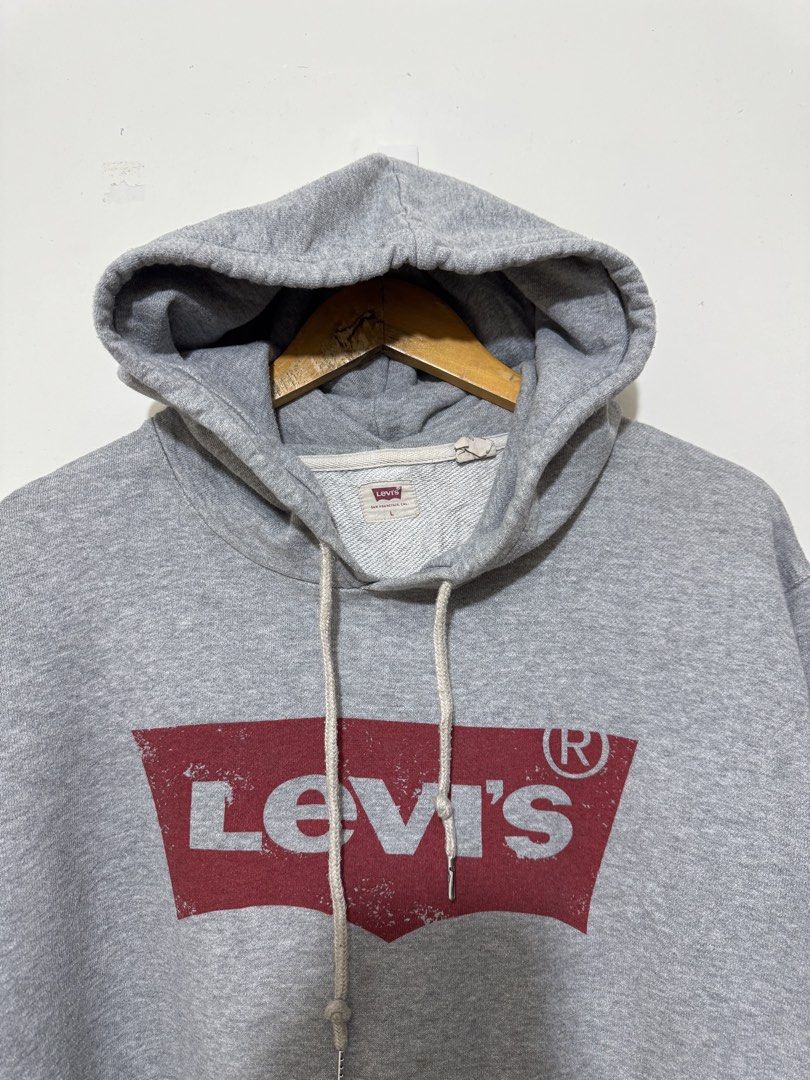 Levis Hoodie Jacket (Category: Hoodies) located in Bacolod City. Submitted by thriftppy_ (Listing ID 1465681707, Image 3). Description: LEVIS HOODIE JACKET Size: Large Width: 24 Length: 27 Color rate: 9.8/10 Condition: Excellent near new Issue: None 💰780 DM for sure buyers 📥 Mode of payment:GCASH, BANK TRANSFER Unli vouch and vc for safety transaction. 📌Color may vary due to lighting📸 📦 Shipping via JNT EXPRESS🚚 📍Location: Bacolod City, Ne