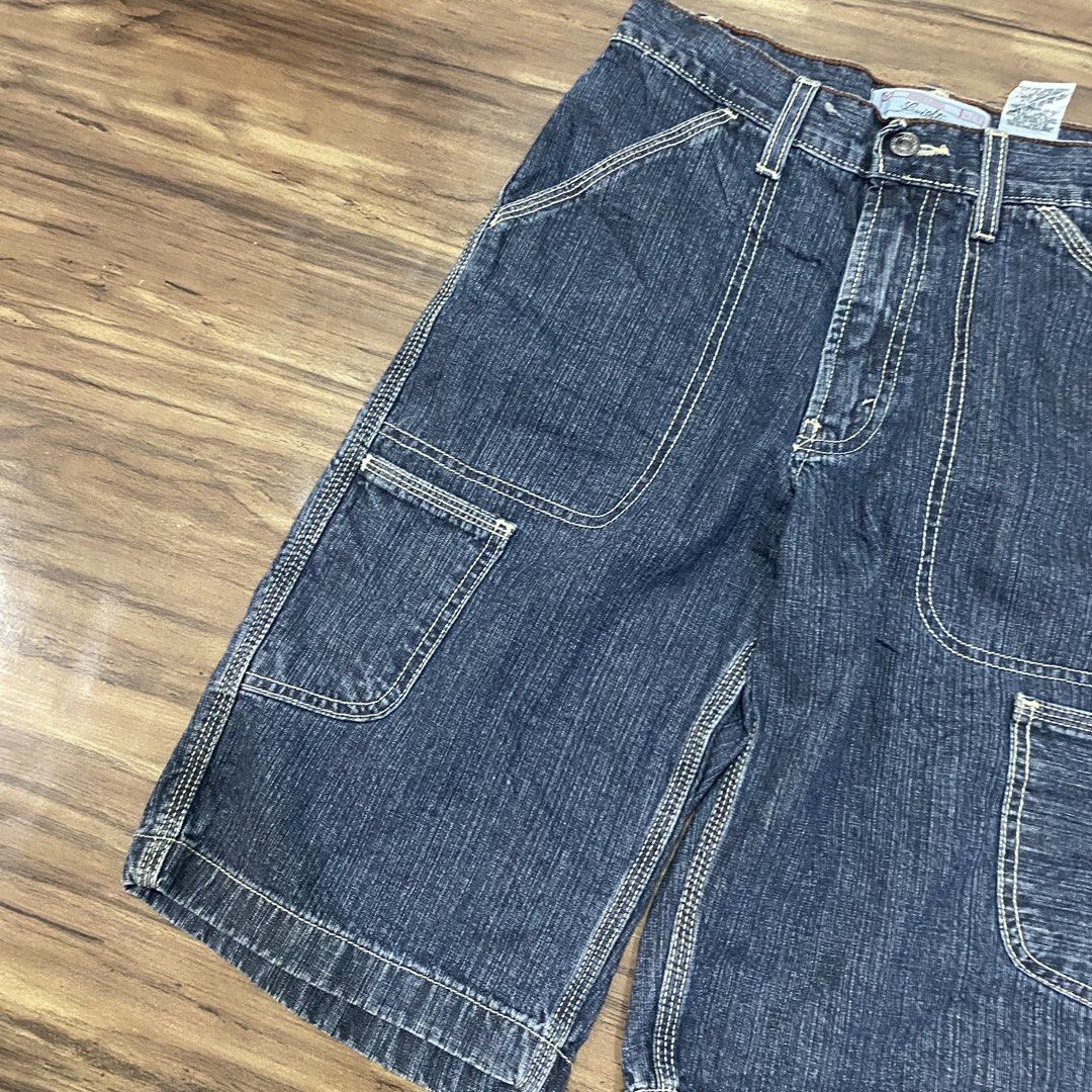 Levi’s Jorts (Category: Shorts) located in Cebu City. Submitted by accurate.curations.ceb (Listing ID 1465701654, Image 3). Description: Levi’s Jorts Excellent Conditio COLOR RATE: 9.5/10 Issues: None Medium Measurements: Width: 28 inches Length: 22 inches Leg Opening: 11 inches Price + Sf 📍Cebu Shipping via J&T NO COD/COP PAYMENT FIRST VIA GCASH OR BANK Unli vouch and VC for legitimacy dm if interested 📩.