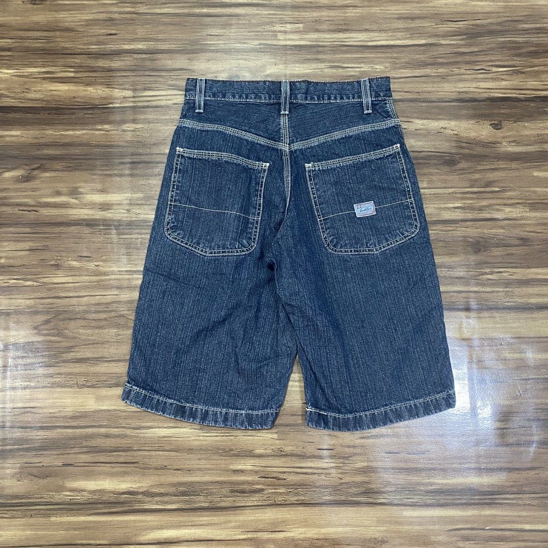 Levi’s Jorts (Category: Shorts) located in Cebu City. Submitted by accurate.curations.ceb (Listing ID 1465701654, Image 2). Description: Levi’s Jorts Excellent Conditio COLOR RATE: 9.5/10 Issues: None Medium Measurements: Width: 28 inches Length: 22 inches Leg Opening: 11 inches Price + Sf 📍Cebu Shipping via J&T NO COD/COP PAYMENT FIRST VIA GCASH OR BANK Unli vouch and VC for legitimacy dm if interested 📩.