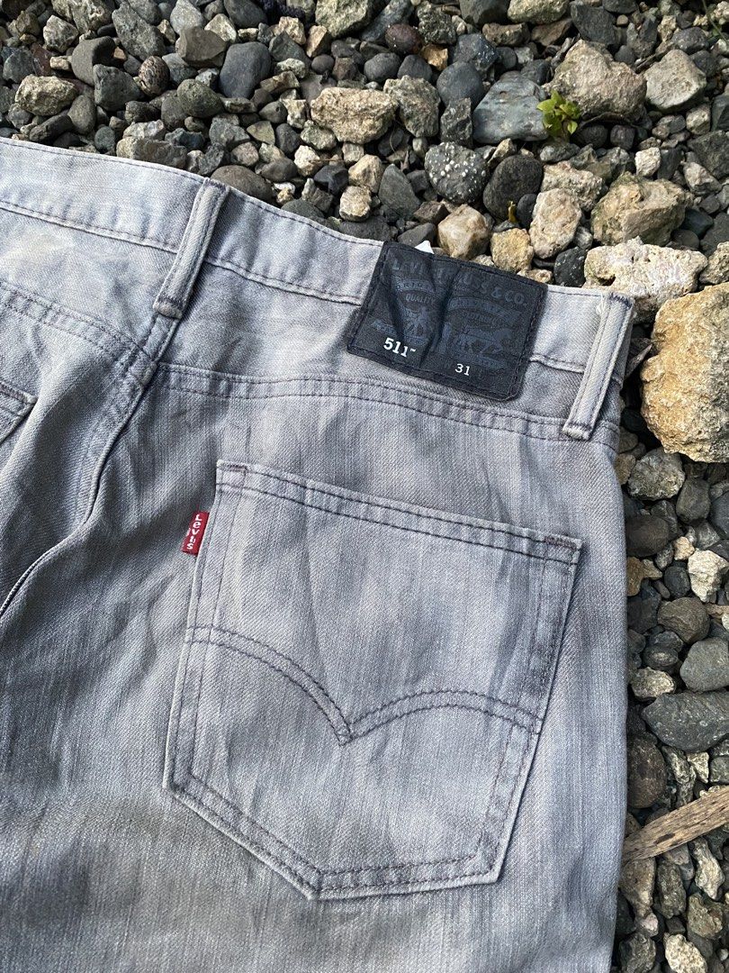 Levis Light Gray (Category: Shorts) located in Odiongan. Submitted by renz_john (Listing ID 1465714504, Image 3). Description: Excellent condition No issue .