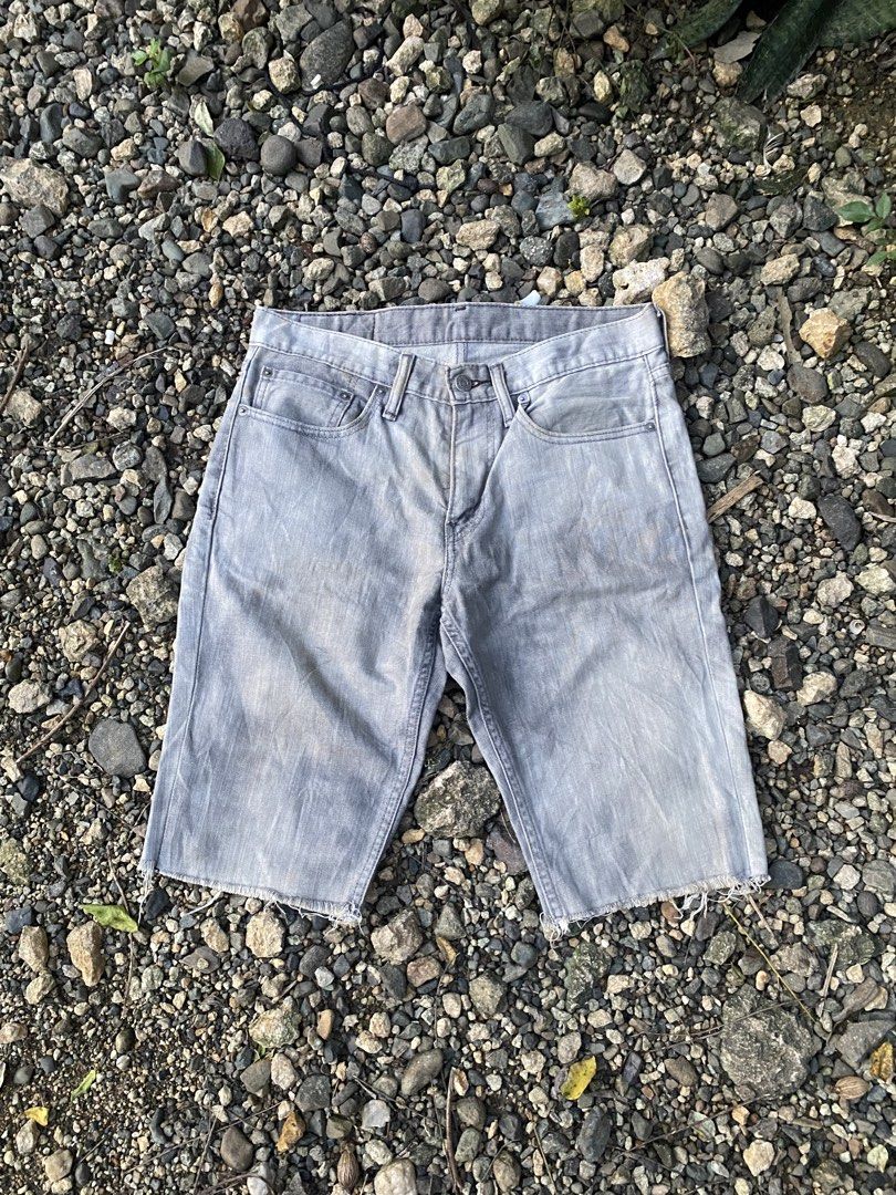 Levis Light Gray (Category: Shorts) located in Odiongan. Submitted by renz_john (Listing ID 1465714504, Image 2). Description: Excellent condition No issue .
