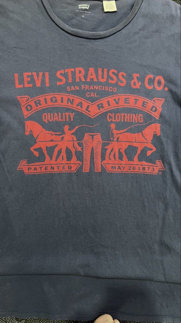 Levi's Men's 2-Horse Graphic Tee (Category: Tshirts & Polo Shirts ) located in Porac. Submitted by macky.ron (Listing ID 1465750572, Image 2). Description: Length:28 Width: 18 Condition: Good Color rate: 8.5 Issue (s): None Complete Tags.