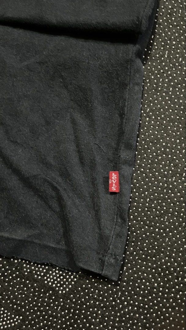 Levi's Men's Two-Horse Graphic Tee (Category: Tshirts & Polo Shirts ) located in Manila. Submitted by macky.ron (Listing ID 1465749265, Image 3). Description: Length:27 Width: 21.5 Condition: Good Color rate: 8/10 Issue (s): None Complete Tags ✅ xxl on tag.