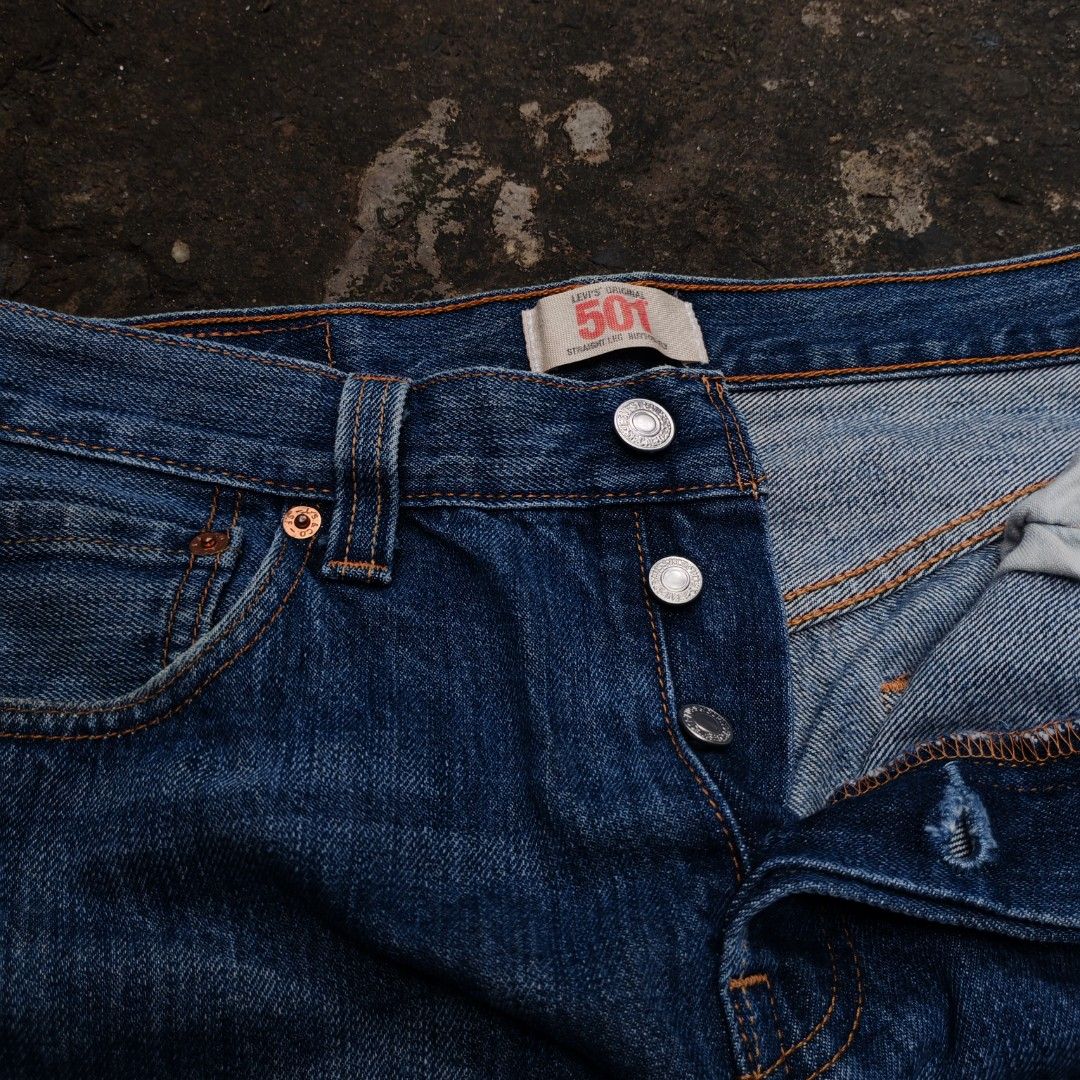Levi's 501 (Category: Jeans) located in Manila. Submitted by thrifttriplangnigio (Listing ID 1465668019, Image 3). Description: Levi's pants Excellent Condition size : W-32 L-42 950 shipped around metro manila only MOD: JNT EXPRESS MOP: GCASH/ UB BANK LOC: NORTH CALOOCAN📍 DM ME OR MAKE AN OFFER IF INTERESTED.