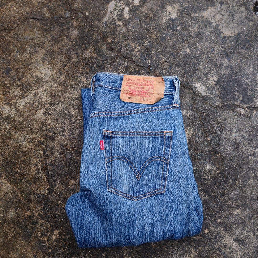 Levi's 501 (Category: Jeans) located in Manila. Submitted by thrifttriplangnigio (Listing ID 1465668019, Image 1). Description: Levi's pants Excellent Condition size : W-32 L-42 950 shipped around metro manila only MOD: JNT EXPRESS MOP: GCASH/ UB BANK LOC: NORTH CALOOCAN📍 DM ME OR MAKE AN OFFER IF INTERESTED.