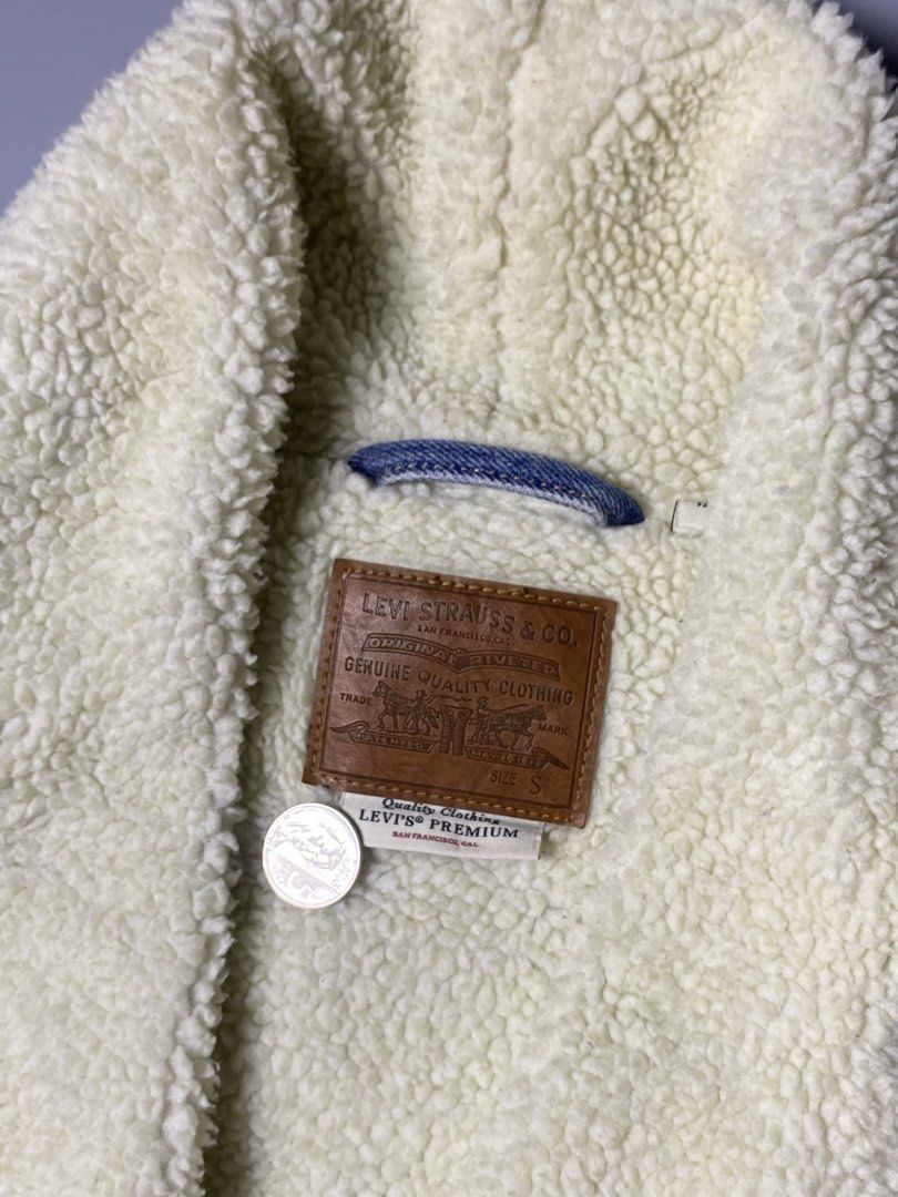 Levi’s Retro Collar Sherpa Jacket (Category: Coats, Jackets and Outerwear) located in Makati City. Submitted by earnx_ (Listing ID 1465628914, Image 2). Description: Levi’s Retro Collar Sherpa Jacket - Size small on tag - Dimension is 24x27 - Authentic/Legit - With one yellow stain on upper left shoulder - Excellent to Asnew condition.
