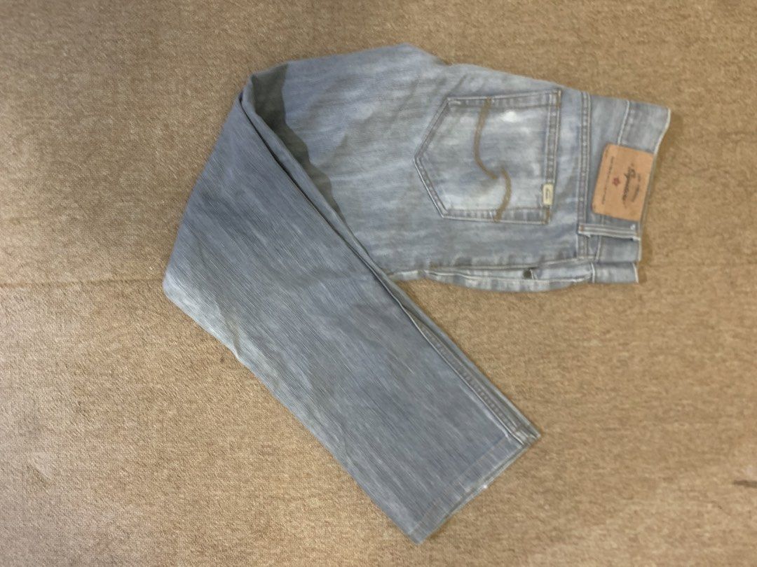 Levi’s Signature (Category: Jeans) located in Cebu City. Submitted by dre_alfta (Listing ID 1465711951, Image 2). Description: SLIM cut Size 32x34 (Actual 33x30).