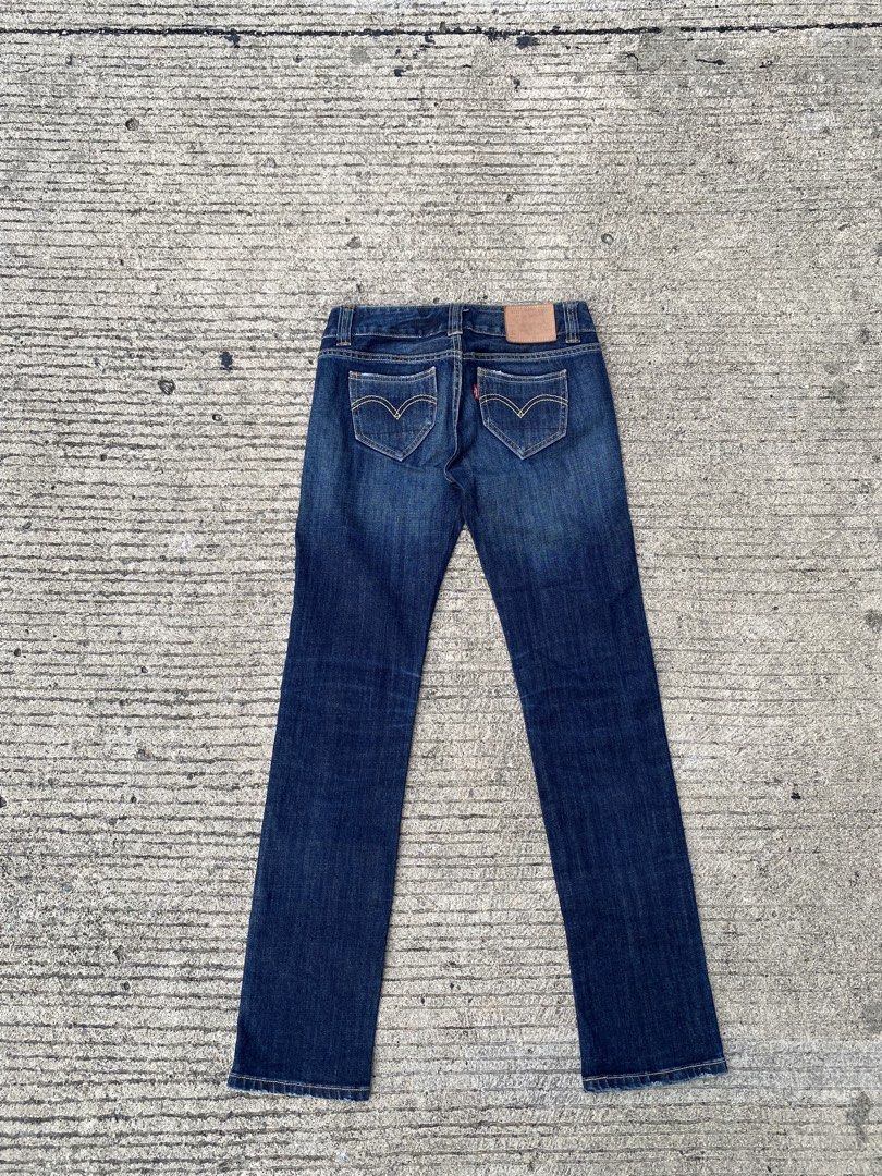 LEVIS SLIM FIT WOMENS (Category: Jeans) located in Cebu City. Submitted by arsenyong (Listing ID 1465707098, Image 1). Description: Waist:28-30 Length :37 Hem :6 Issue: sign of usage/last pic .
