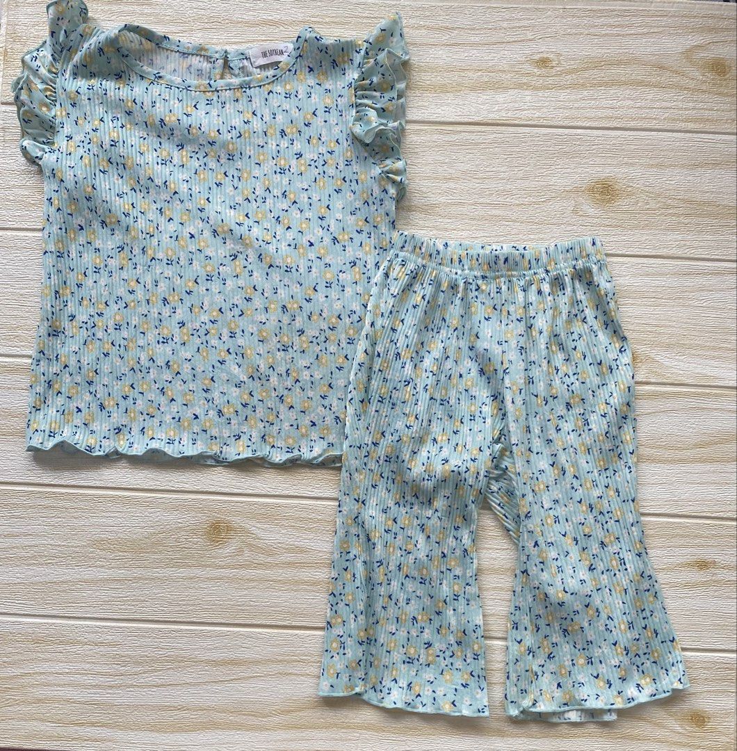 light blue floral set (Category: Babies & Kids Fashion) located in Cebu City. Submitted by yjainani (Listing ID 1465588869, Image 1). Description: light blue floral pleated top and flare pants set outfit featuring a ruffled flutter-sleeve blouse and matching patterned trousers fits 2-3 years old ( top runs big ).