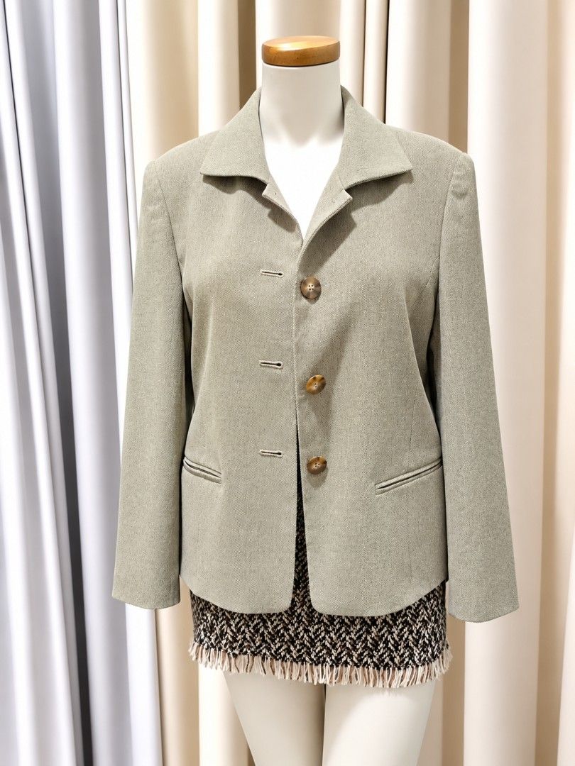 Light Caramel Tone Button Down (Category: Coats, Jackets and Outerwear) located in Taguig. Submitted by vm.co (Listing ID 1465710574, Image 1). Description: .