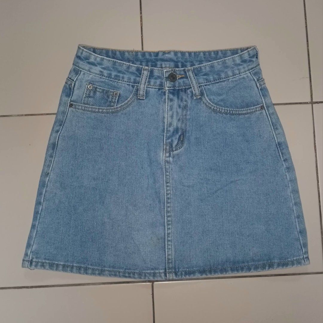 Light Wash A-Line Denim Skirt (Category: Skirts) located in Magdalena. Submitted by lianpacle (Listing ID 1465694405, Image 1). Description: - like new - best fits 27-28 mop: gcash, gotyme mod: j&t.