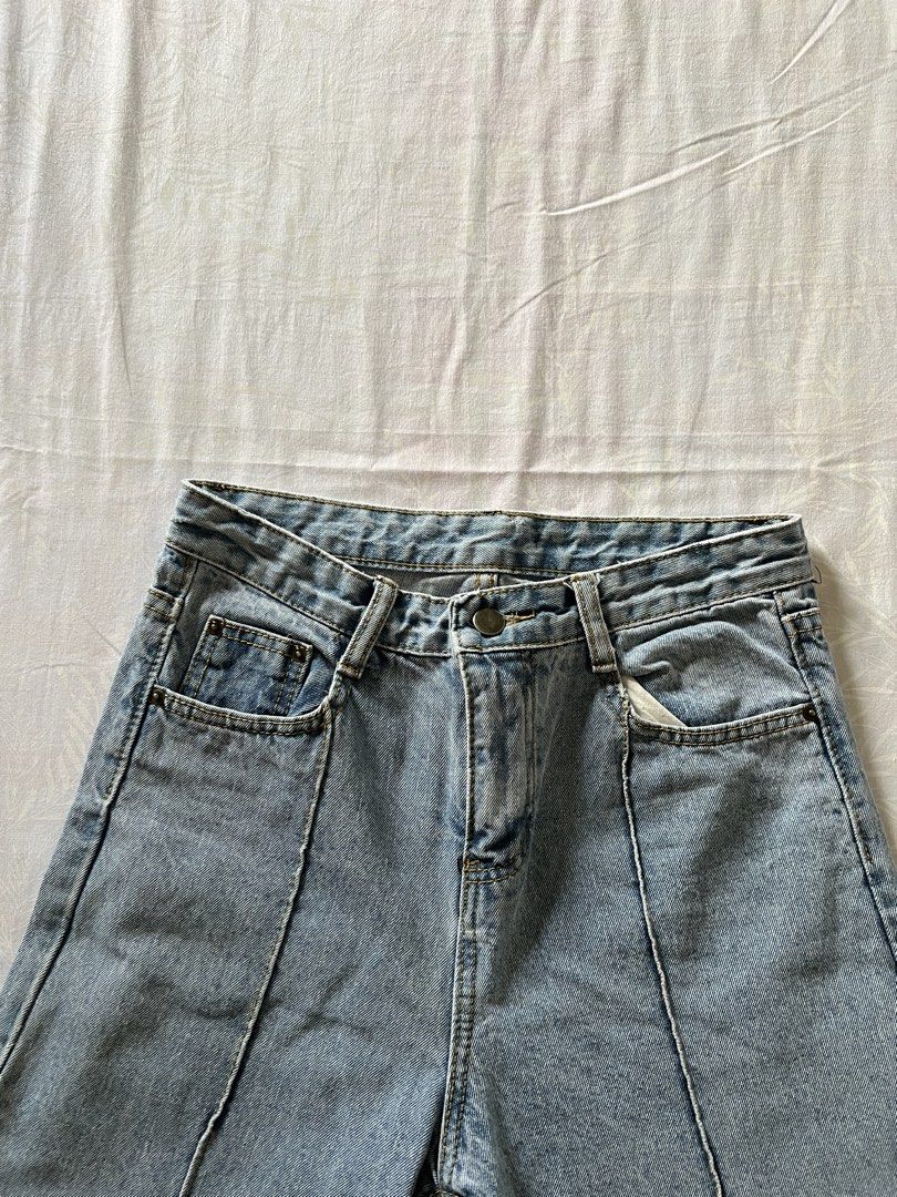 Light wash wide leg denim jeans (Category: Jeans) located in Quezon City. Submitted by katedeclutter (Listing ID 1465601953, Image 2). Description: .