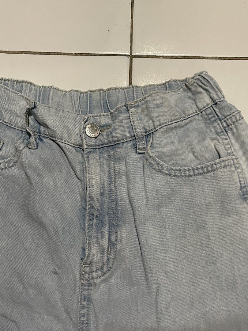 Lightblue Stretchable Slit Straight Pants/Thrift Pants (Category: Jeans) located in Dasmarinas. Submitted by angieee1208 (Listing ID 1465667965, Image 2). Description: - waist: 12", length: 39.8" - condition: no flaws, washed - color may vary due to lighting - dm for questions - shipping fee shouldered by buyer - mop: paymaya, gotyme, gcash 📍loc: dasma, cavite.