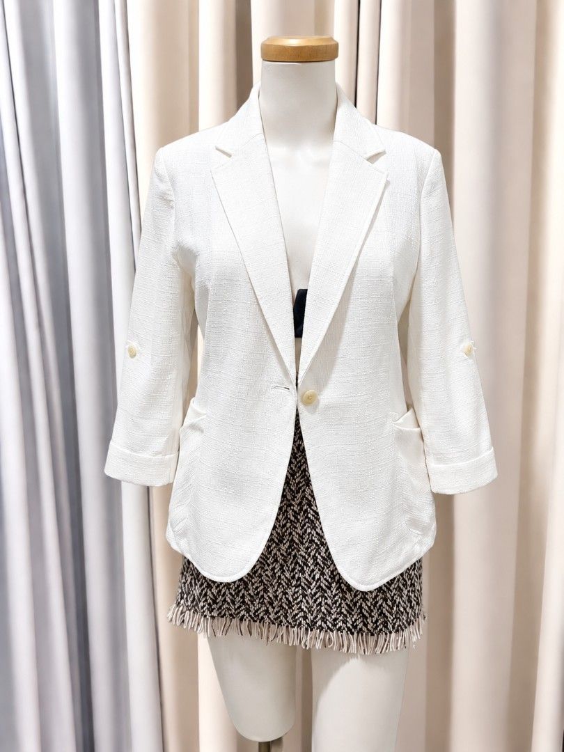 Lightweight Tweed Blazer (Category: Coats, Jackets and Outerwear) located in Taguig. Submitted by vm.co (Listing ID 1465716414, Image 1). Description: .