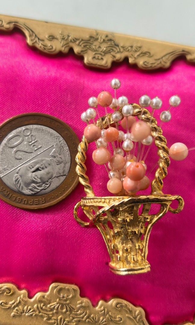 Like new vase brooch Japan (Category: Brooches) located in Tuguegarao City. Submitted by zenphoenix-7ad615 (Listing ID 1465590256, Image 2). Description: Beautiful brooch JAPAN LIKE NEW.