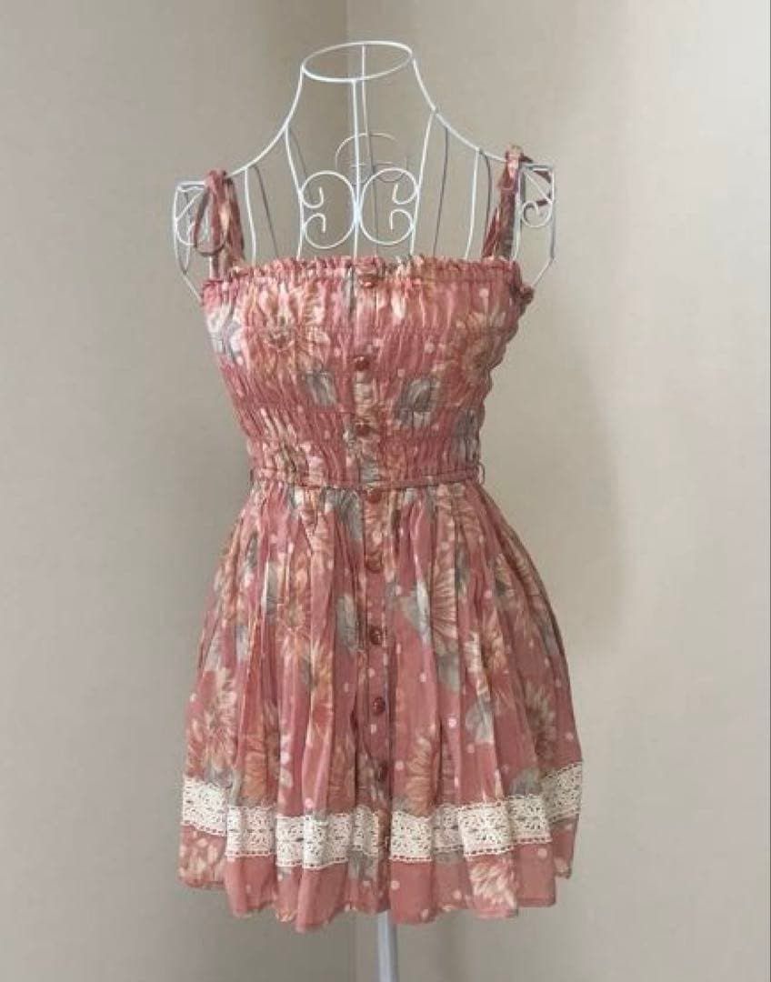 Liz Lisa Mini Dress (Category: Dresses) located in Manila. Submitted by tvrfinds (Listing ID 1465693987, Image 1). Description: Liz Lisa Mini Dress Size 0 on tag Xs-Small -Flawless -Excellent condition 📩📩.