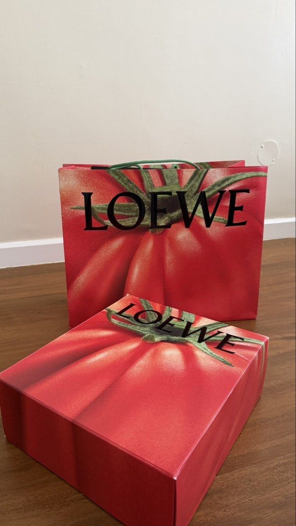 Loewe Squeeze Bag Black (Category: Luxury Bags & Wallets) located in Manila. Submitted by chuchay2020 (Listing ID 1465722984, Image 2). Description: - Brand: Loewe Squeeze Bag - Color/Material: Black supple nappa lambskin - Hardware: Gold-tone donut chain strap with engraved Anagram detail - Design: Soft pleated silhouette with gathered top handle - Condition: Pristine, absolutely gorgeous - Inclusions: Original box, paper bag, and embroidered lo