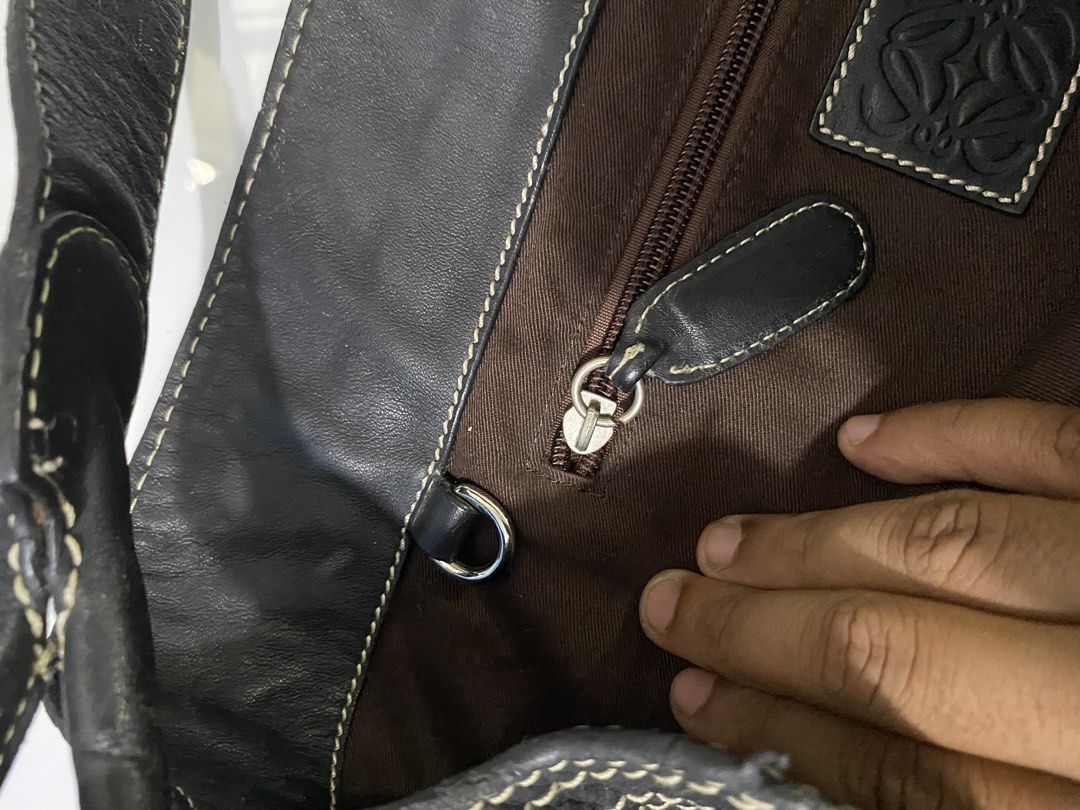 LOEWE TOTE BAG (Category: Tote Bags) located in Manila. Submitted by zzztine (Listing ID 1465661393, Image 3). Description: .