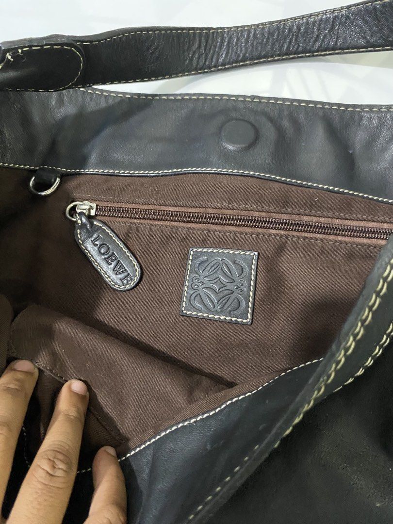 LOEWE TOTE BAG (Category: Tote Bags) located in Manila. Submitted by zzztine (Listing ID 1465661393, Image 2). Description: .