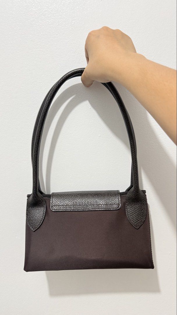 Longchamp Le Pliage Moka (Medium long handle) (Category: Luxury Bags & Wallets) located in Malabon City. Submitted by jonaaa.xyz (Listing ID 1465647816, Image 2). Description: LC Moka (Medium long handle) -Green Series (hard to source color) -Discontinued mostly sa mga store (seasonal release) 💯Brand new & ofc Original 🚚Can do meet up (Manila area) 👜Bag details provided and inclusion (see pictures) 💰₱9.5k firm (cheaper than store price) -Feel