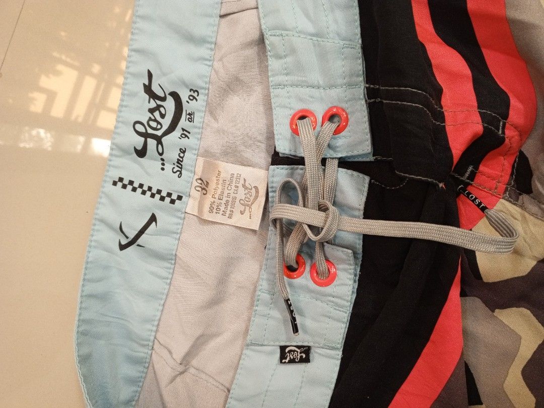 Lost Surfboards Camo Boardshorts Size 32 (Category: Swim Trunks & Board Shorts) located in Orani. Submitted by thriftniea (Listing ID 1465647717, Image 3). Description: LOST SIZE 34 LENGTH 19.