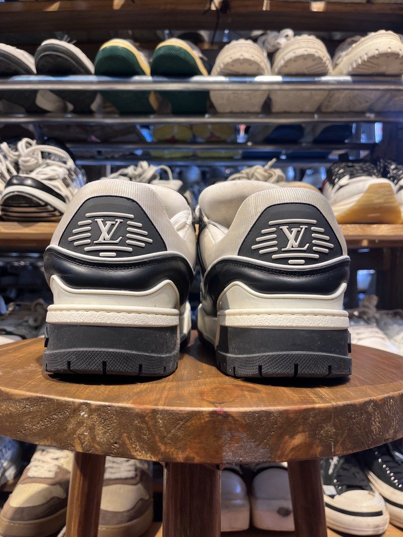 LOUIS VUITTON 30.5cm (Category: Casual Shoes) located in Baguio. Submitted by shoelux (Listing ID 1465638906, Image 3). Description: .