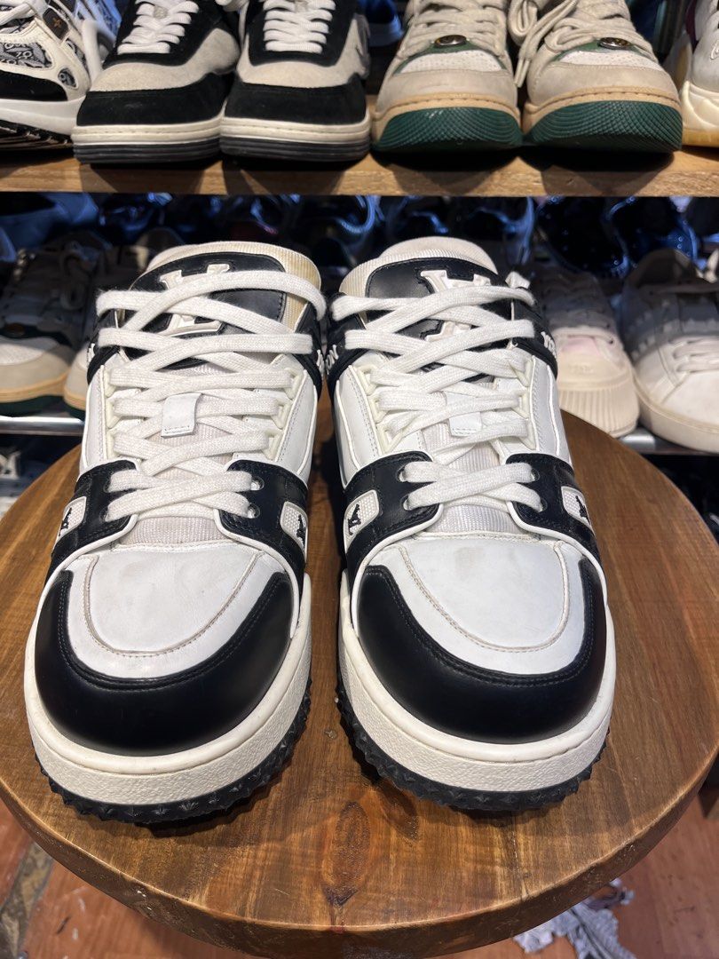 LOUIS VUITTON 30.5cm (Category: Casual Shoes) located in Baguio. Submitted by shoelux (Listing ID 1465638906, Image 2). Description: .