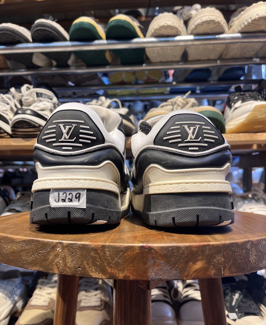 LOUIS VUITTON 26.5cm (Category: Casual Shoes) located in Baguio. Submitted by shoelux (Listing ID 1465639860, Image 3). Description: .