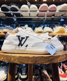 (Category: ) located in . Submitted by shoelux (Listing ID 1465642411, Image 1). Description: .