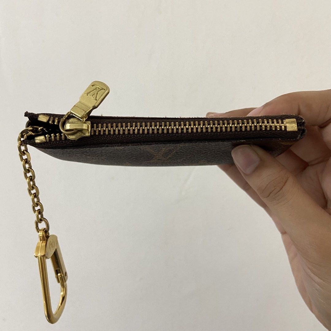 Louis Vuitton Key Pouch / Pochette Clés Monogram (Category: Luxury Bags & Wallets) located in Manila. Submitted by ayu_026 (Listing ID 1465611749, Image 3). Description: LV key pouch.Authentic. Excellent condition. No issues to note. Comes with dustbag & box Rfs: dont use..