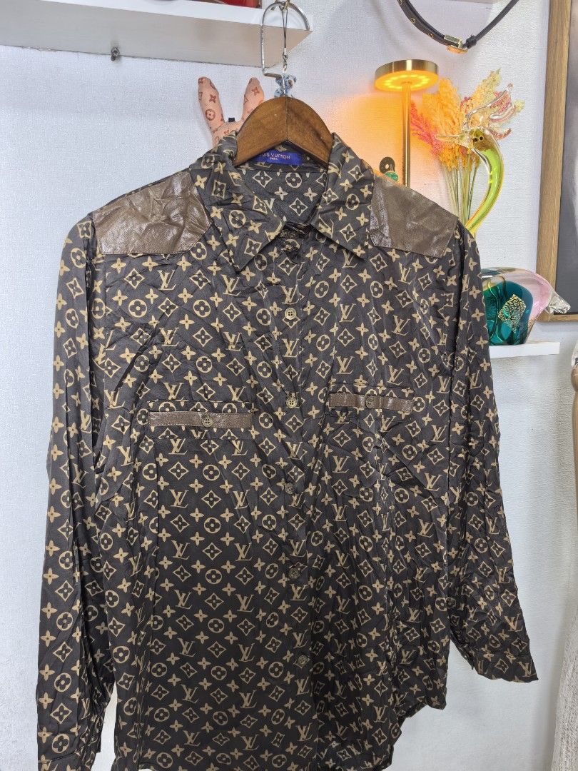 Louis Vuitton monogam polo blouse (Category: Luxury Apparel) located in Baguio. Submitted by ashzachary (Listing ID 1465699874, Image 3). Description: Louis Vuitton monogam polo blouse Condition :Excellent condition Color rate 10/10 Size :large Inches:W/L No issues No flaws Super ganda sa personal Pm. More details Good quality Plsss 📌No Bogus 📌No return MOP What you see is what you get PALAWAN, CEBUNA GCASH AND BDO Reminder😊 We're selling thri