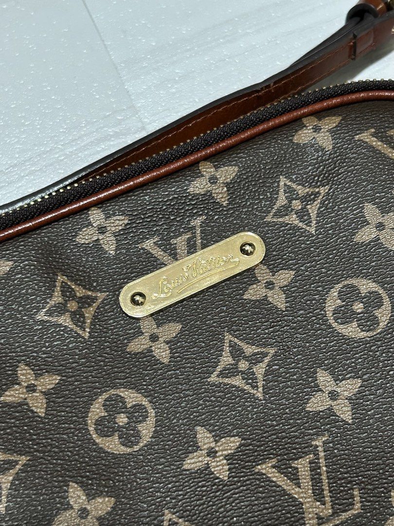 Louis Vuitton Monogram 2 Zip Bag (Category: Sling Bags) located in Manila. Submitted by blessed.drei (Listing ID 1465709433, Image 3). Description: Brandnew with Dustbag Included Adjustable Strap No Issues ₱1000 + Shipping 📍 Deca Homes, Manila.