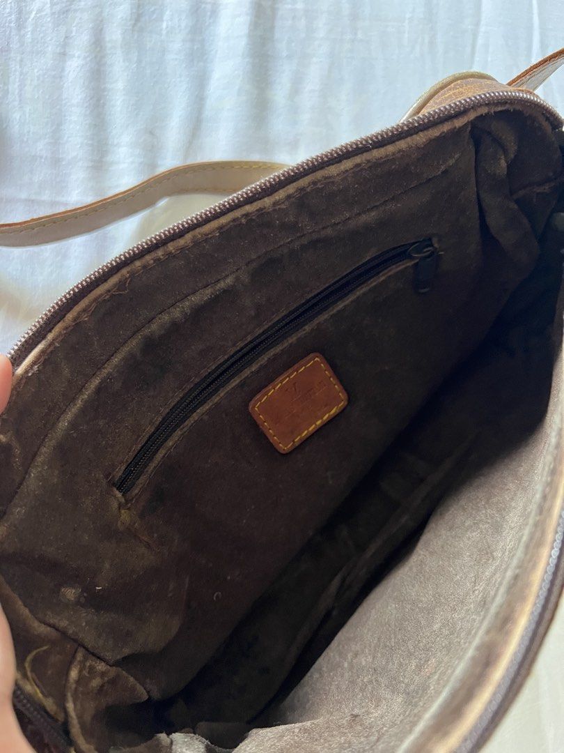 Louis Vuitton Monogram Crossbody Bag (Category: Luxury Bags & Wallets) located in Quezon City. Submitted by katedeclutter (Listing ID 1465603945, Image 3). Description: .