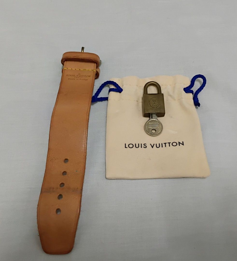 Louis vuitton padlock and key with LV luggage handle holder bundle (Category: Shoulder Bags) located in Quezon City. Submitted by threetwotwo2ndaccount (Listing ID 1465699839, Image 1). Description: Louis vuitton padlock and key and LV luggage handle holder with dus bag key set 223 good condition bawal sa maselan bawal sa barat.