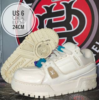 (Category: ) located in . Submitted by kalyedadshoesandapparel (Listing ID 1465717016, Image 1). Description: .
