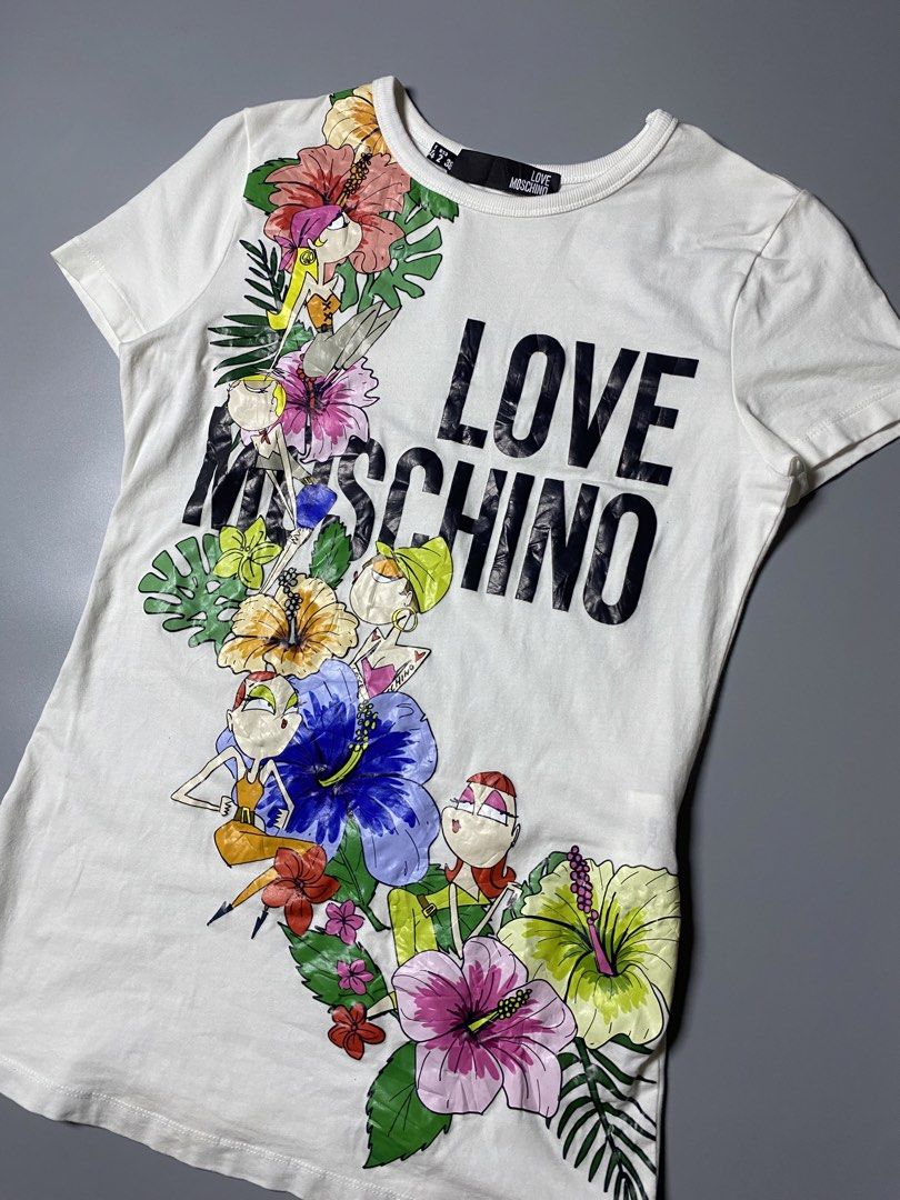 Love Moschino Floral Tee (Category: Shirts) located in Makati City. Submitted by earnx_ (Listing ID 1465629944, Image 2). Description: Love Moschino Floral Tee - Size 2 on tag - Dimension is 14.5x23 - No issue - Excellent Condition.