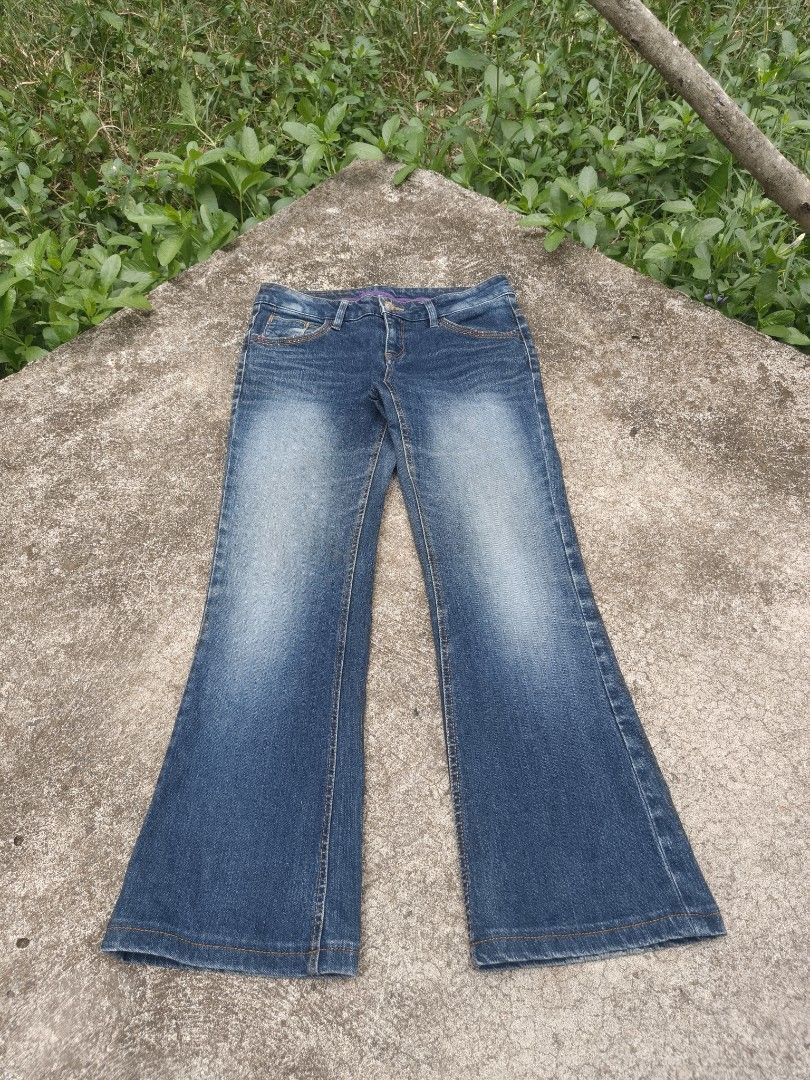 Low waist washed flared (Category: Undergarments & Loungewear) located in Davao. Submitted by welcar (Listing ID 1465699448, Image 1). Description: Waist 30 Length 36 leg opening 9.5 f.r 7.5.