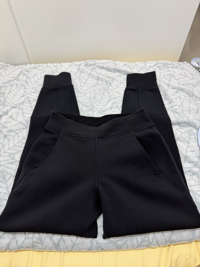 Lululemon Align Jogger (Category: Activewear) located in Dasmarinas. Submitted by shoppingaccount__ (Listing ID 1465663333, Image 3). Description: dot 4 .